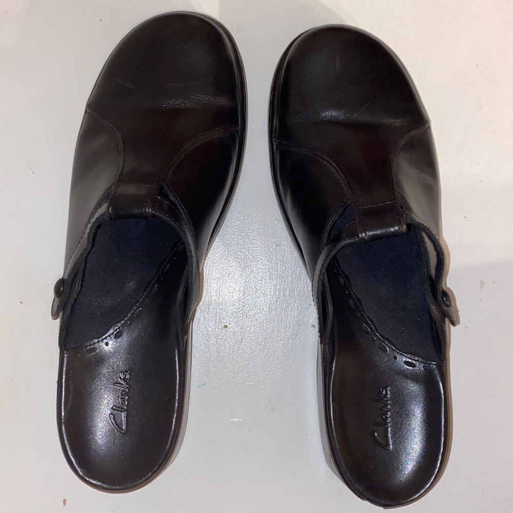 Black Clark sandals!